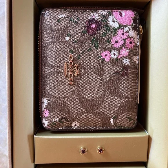 NWT Coach - Picture 3 of 9